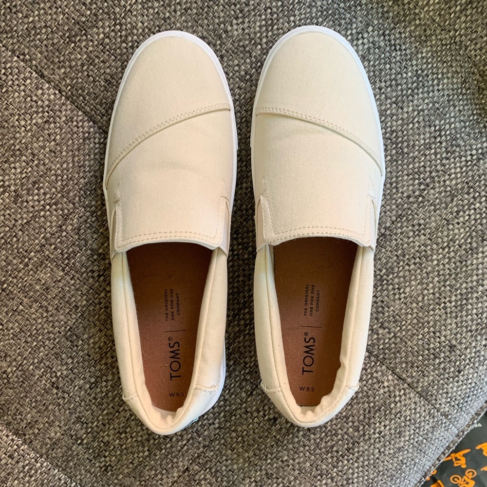 Brand new toms